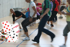 Sport Per Adulti Resistenza Staffetta Con Le Carte Da